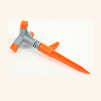 Разбрызгиватель вращающийся 3-х лепестковый пласт.