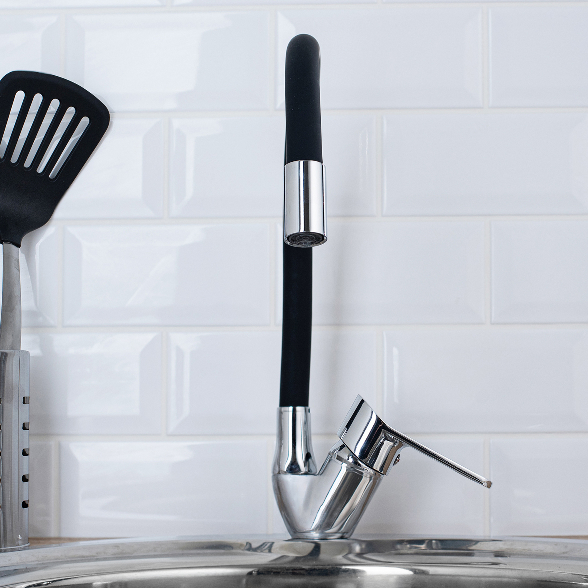 Смеситель для кухни РМС SL137BL-016F гибкий чёрный