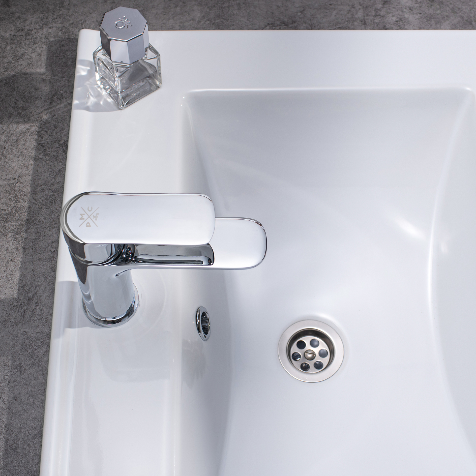 Смеситель для умывальника РМС SL133-001F 