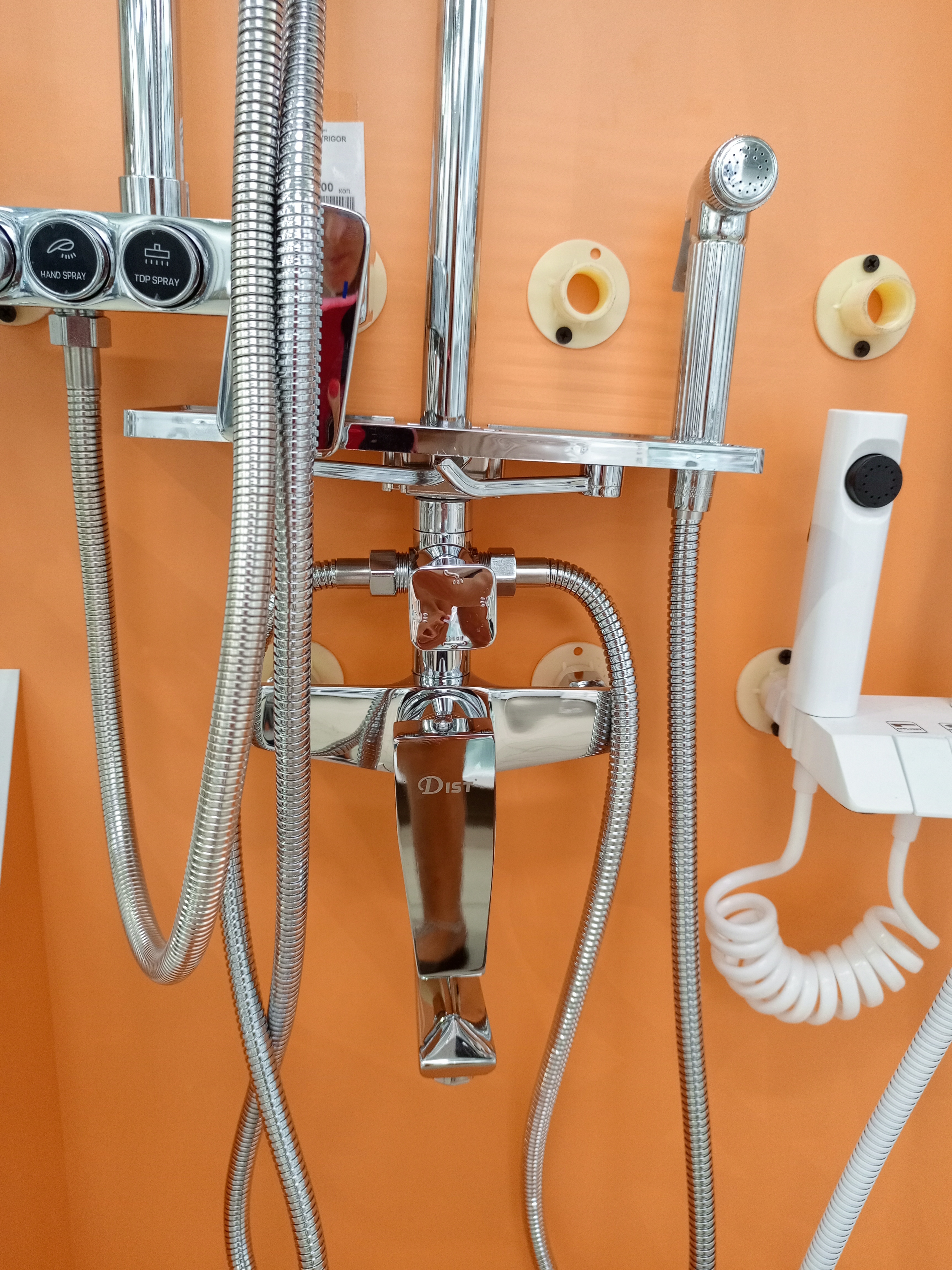 Смеситель для ванны с душевой стойкой DIST HS008S 