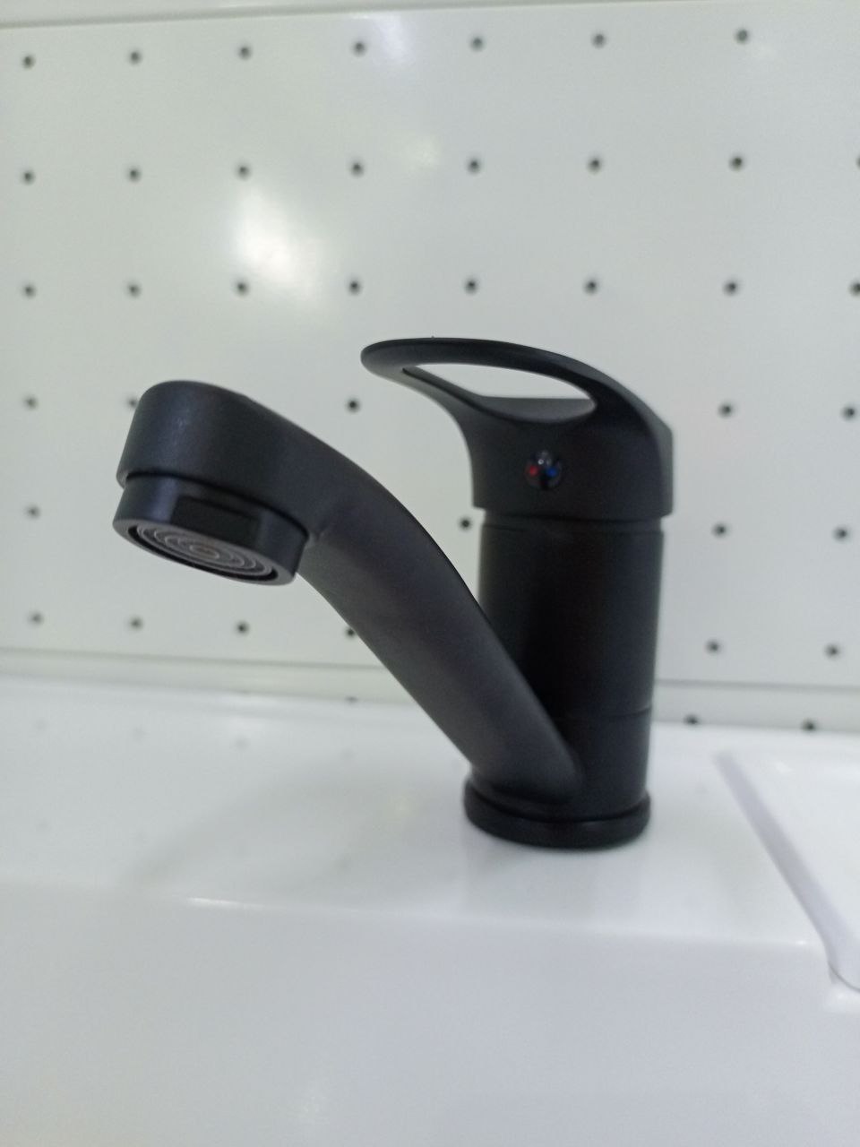 Смеситель для умывальника ALOUTE A3103DH черный