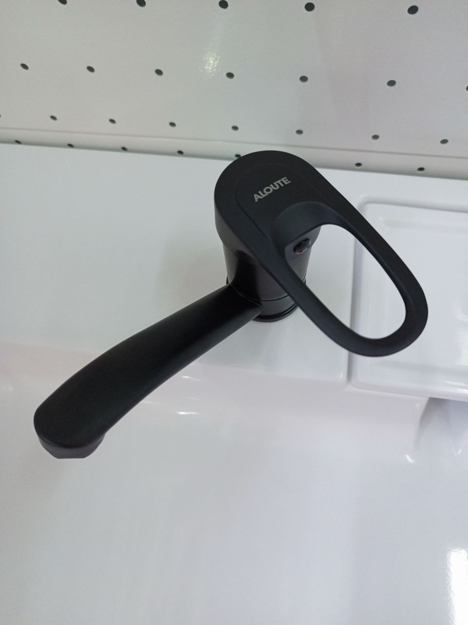 Смеситель для умывальника ALOUTE A3103DH черный