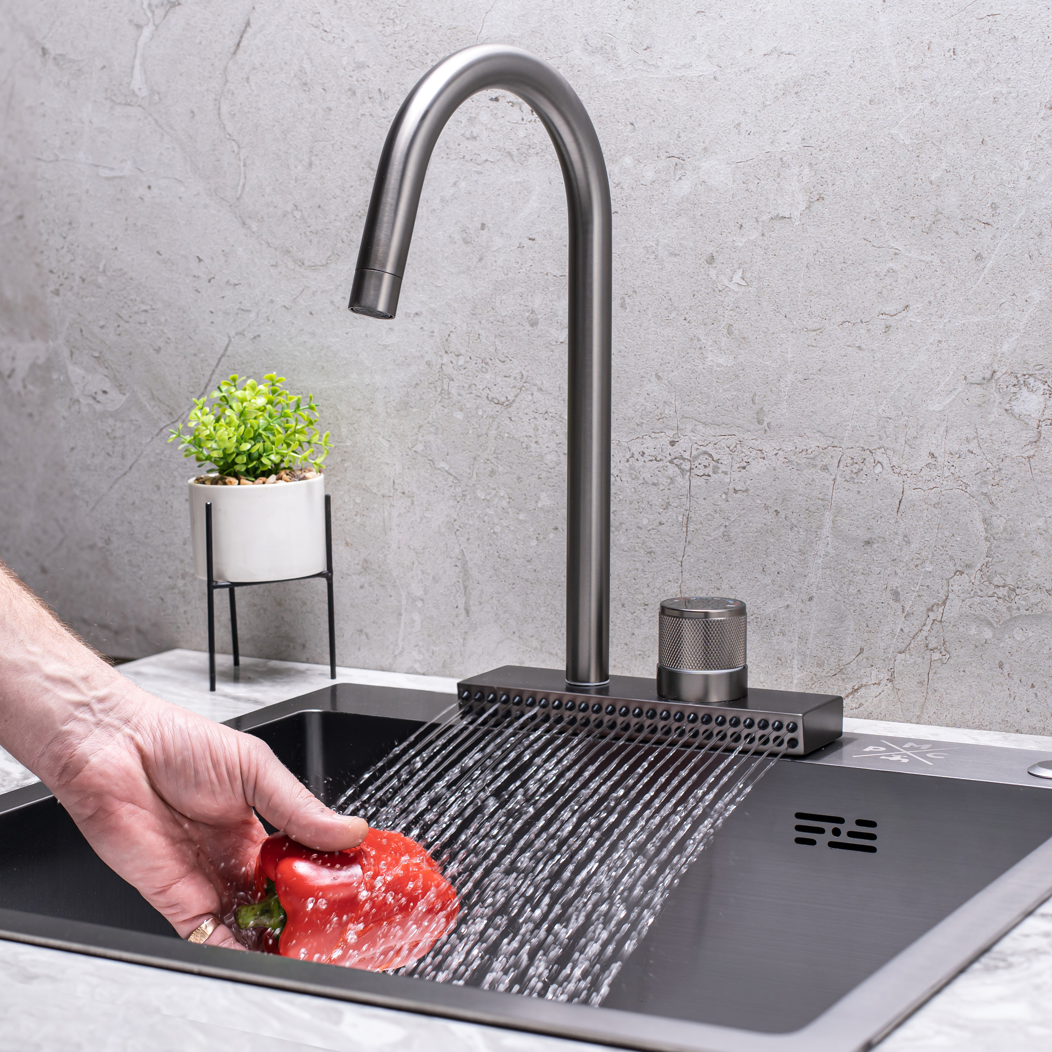 Смеситель для кухни РМС SUS130PVD-017F графит